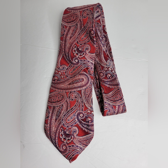 Michael Kors Necktie Red w All Over Paisley Pattern, 100% Silk Tie - Picture 4 of 8